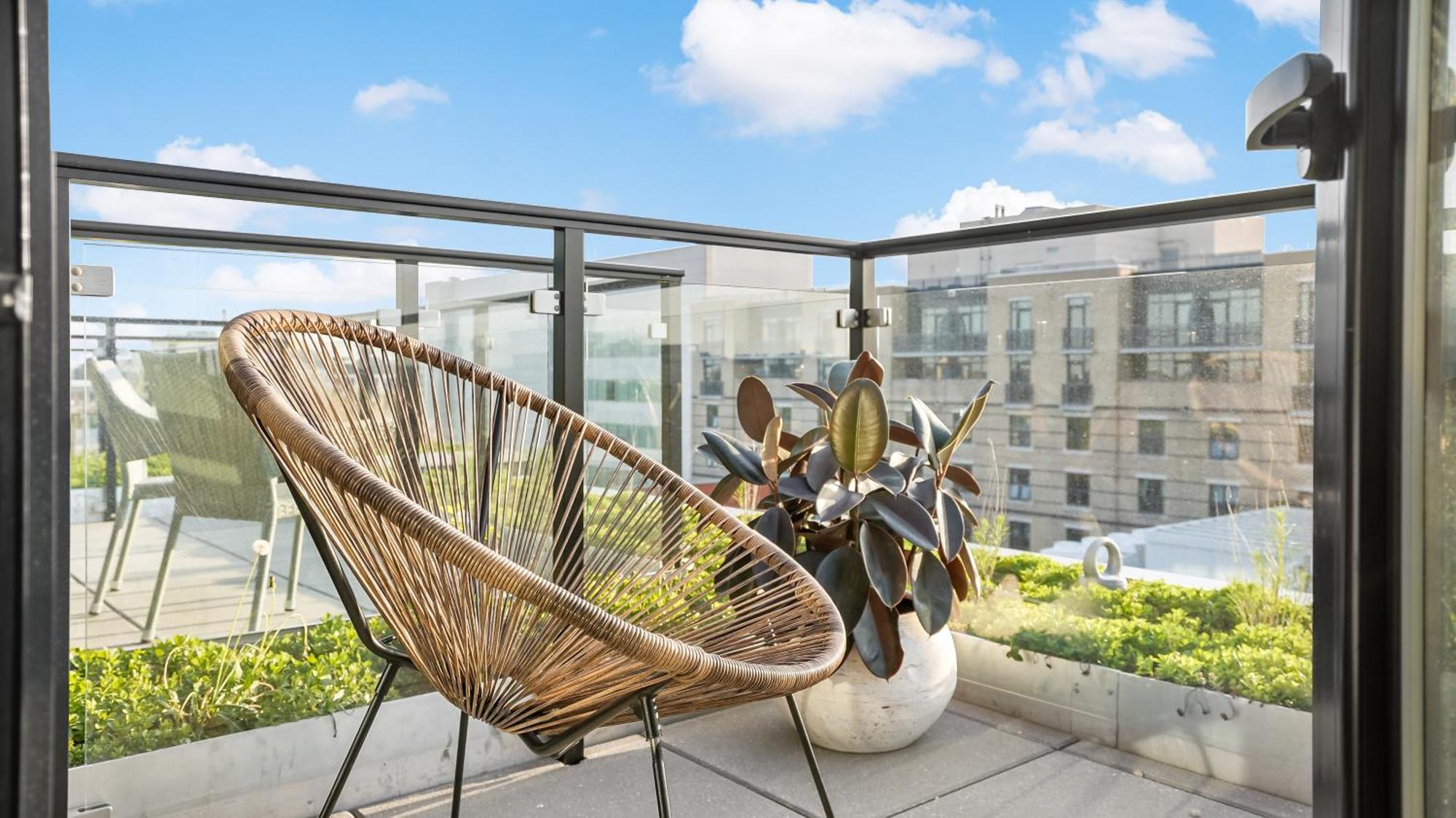 Pure Voyage Shaw Aparthotel Washington Exterior photo