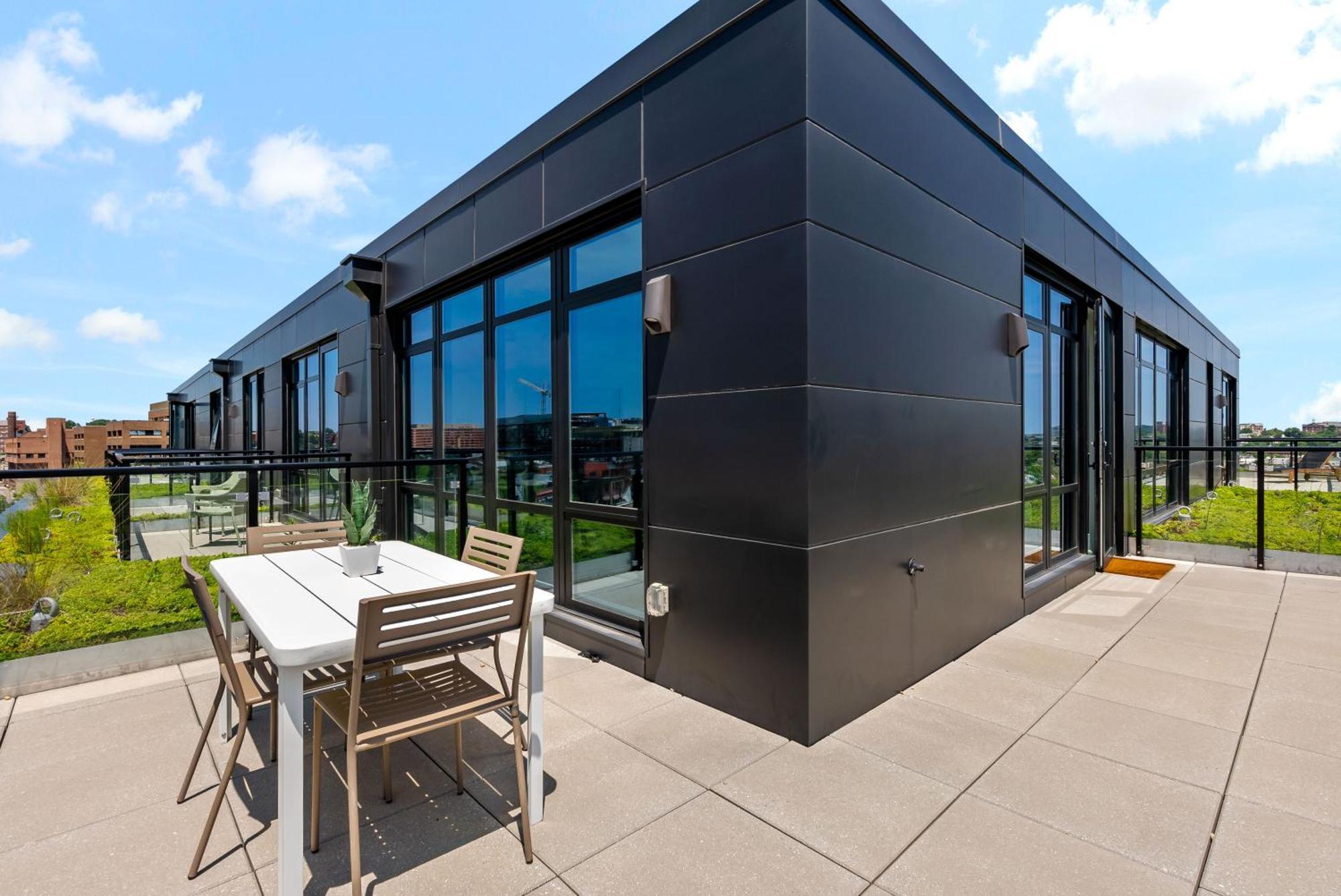 Pure Voyage Shaw Aparthotel Washington Exterior photo