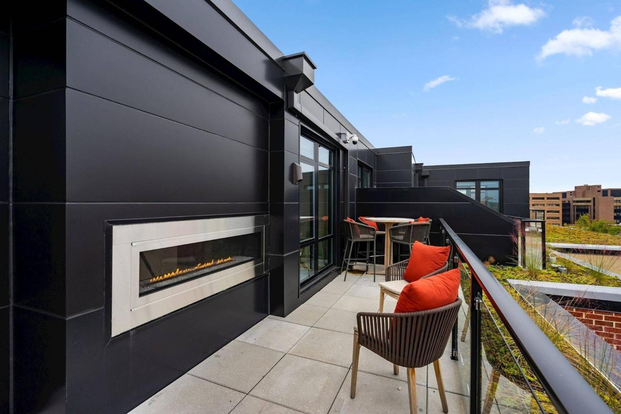 Pure Voyage Shaw Aparthotel Washington Exterior photo